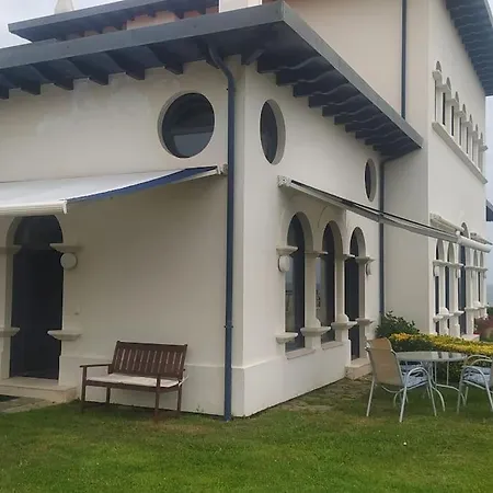 Edificio Tudor Mirador Del Cantabrico *